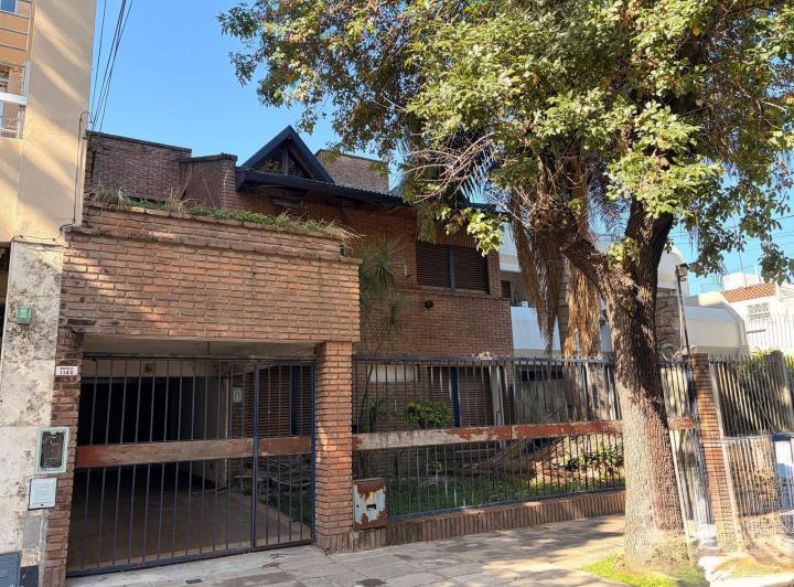Casa · 327m² · 7 Ambientes · 2 Cocheras
