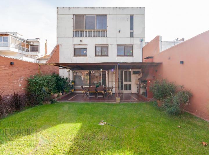 Casa · 340m² · 5 Ambientes · 2 Cocheras