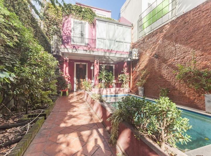 Casa · 400m² · 7 Ambientes · 1 Cochera