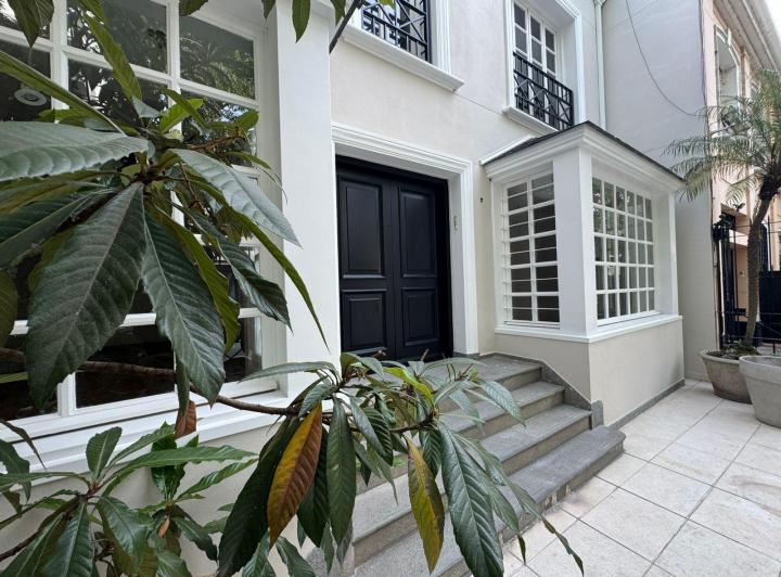 Casa · 210m² · 5 Ambientes