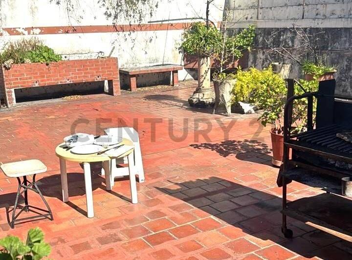 Casa · 240m² · 8 Ambientes