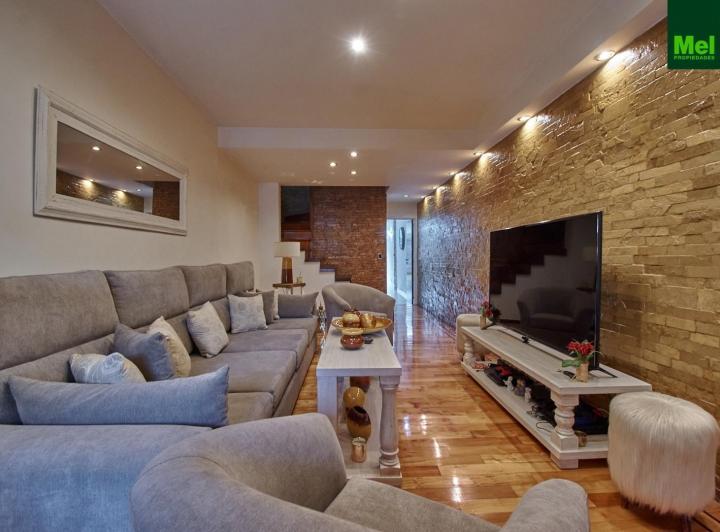 Casa · 120m² · 4 Ambientes · 2 Cocheras