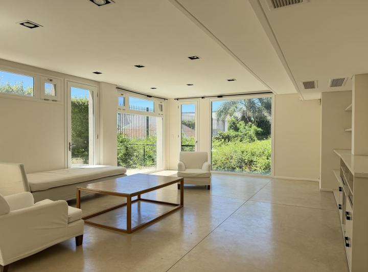 Casa · 360m² · 7 Ambientes · 1 Cochera