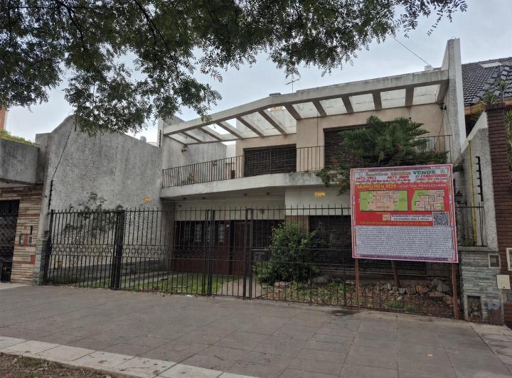 Casa · 355m² · 6 Ambientes · 3 Cocheras