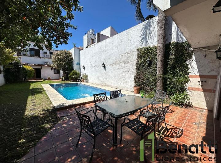 Casa · 325m² · 6 Ambientes · 2 Cocheras