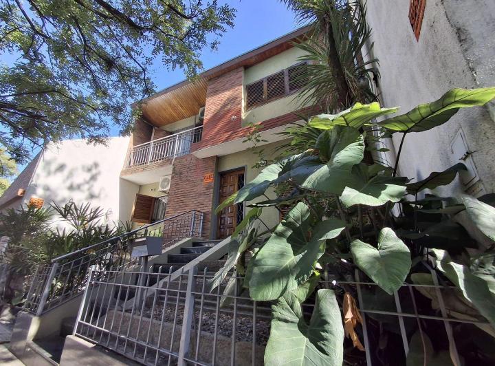 Casa · 170m² · 6 Ambientes · 2 Cocheras