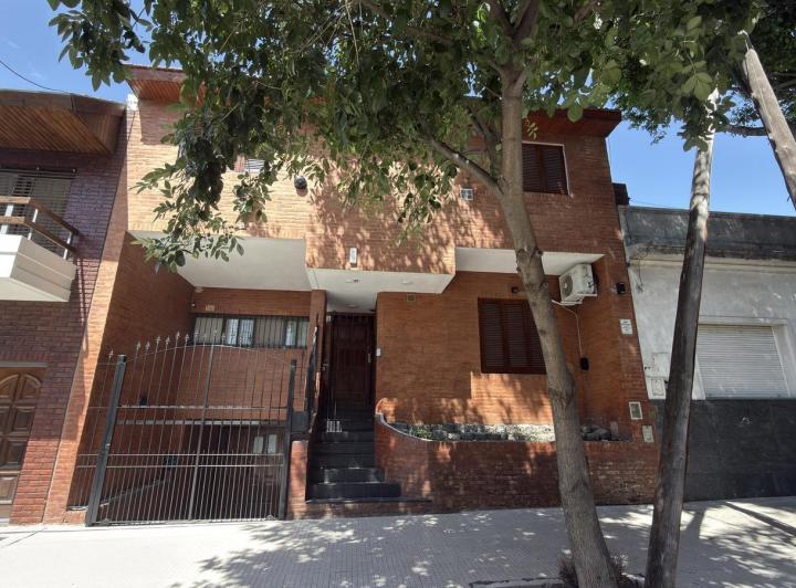 Casa · 198m² · 6 Ambientes · 1 Cochera