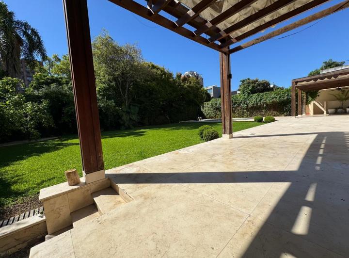 Casa · 879m² · 14 Ambientes · 3 Cocheras