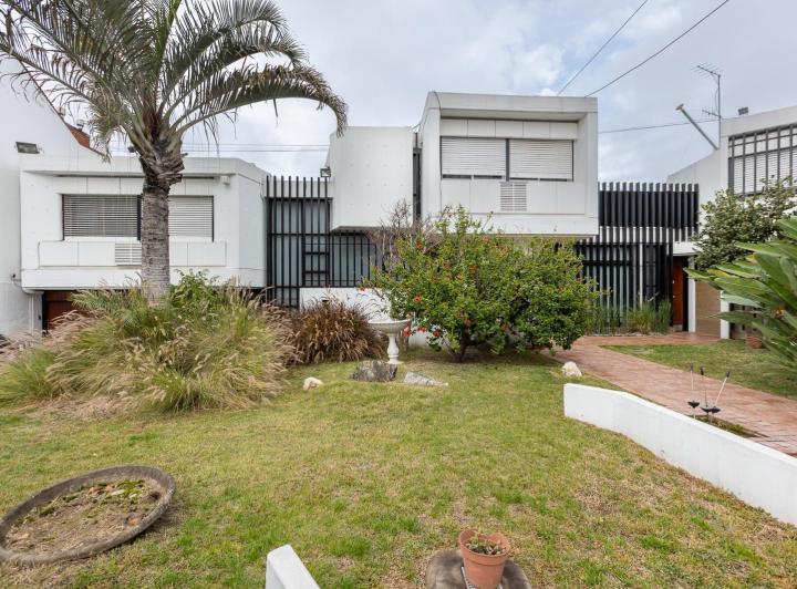 Casa · 600m² · 6 Ambientes · 6 Cocheras