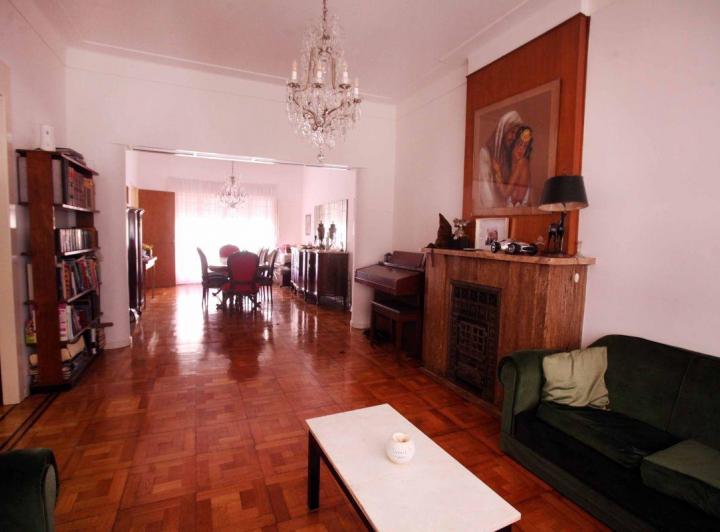 Casa · 232m² · 6 Ambientes · 1 Cochera