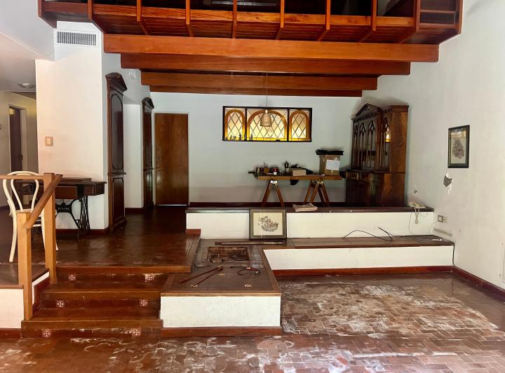 Casa · 400m² · 5 Ambientes · 4 Cocheras