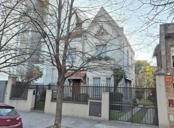 Casa · 336m² · 6 Ambientes · 3 Cocheras