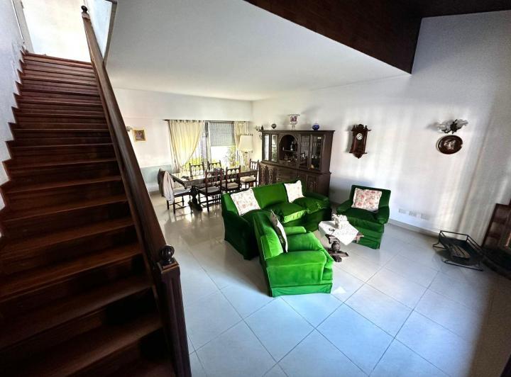 Casa · 221m² · 7 Ambientes · 1 Cochera