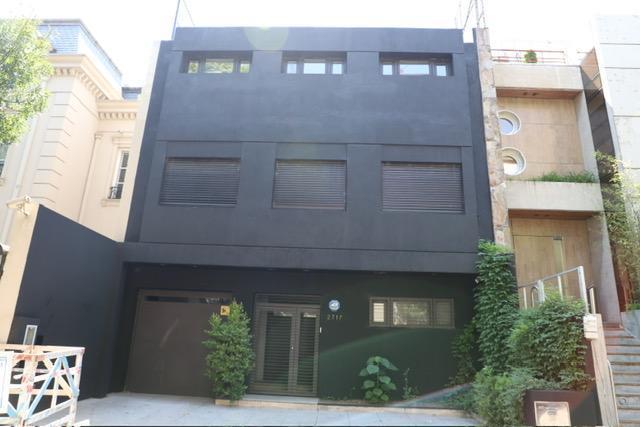 Casa · 680m² · 8 Ambientes · 1 Cochera