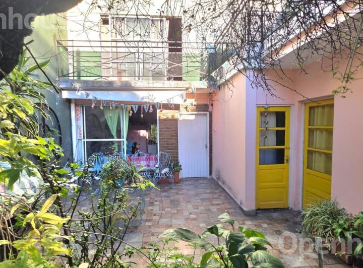 Casa · 208m² · 6 Ambientes · 1 Cochera