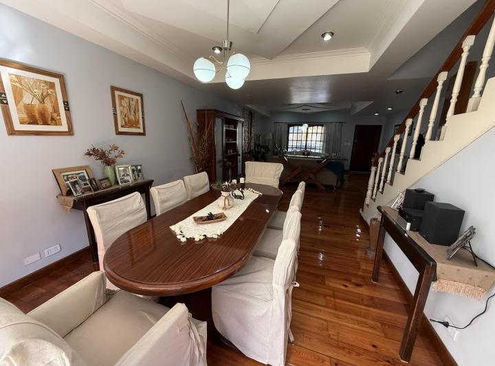 Casa · 350m² · 10 Ambientes · 2 Cocheras