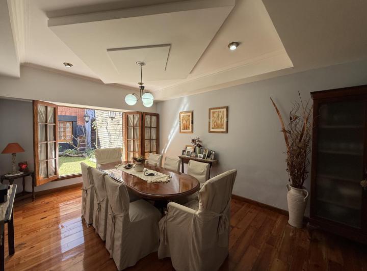 Casa · 350m² · 10 Ambientes · 2 Cocheras