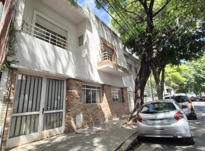 Casa · 234m² · 6 Ambientes · 2 Cocheras