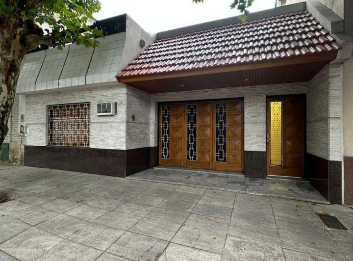 Casa · 180m² · 4 Ambientes · 1 Cochera