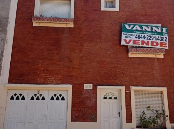 Casa · 1m² · 4 Ambientes · 1 Cochera