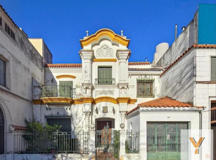 Casa · 225m² · 9 Ambientes