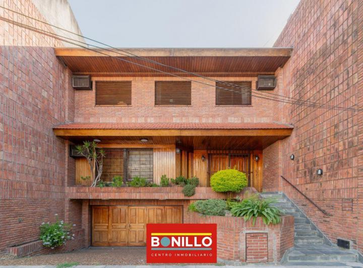 Casa · 440m² · 5 Ambientes · 2 Cocheras