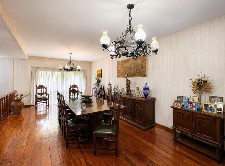 Casa · 334m² · 5 Ambientes · 2 Cocheras