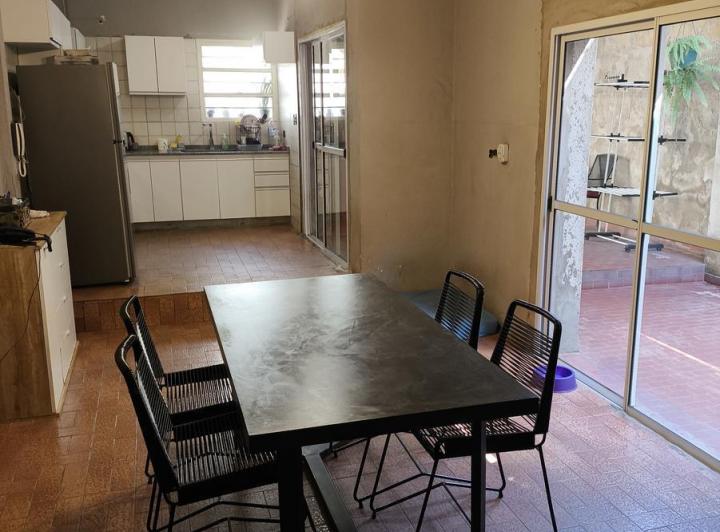 Casa · 180m² · 5 Ambientes · 1 Cochera