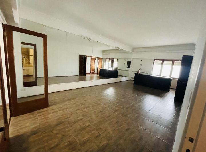 Casa · 246m² · 5 Ambientes · 1 Cochera