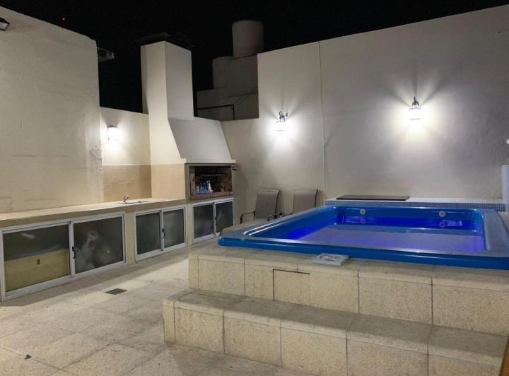 Casa · 215m² · 6 Ambientes · 2 Cocheras