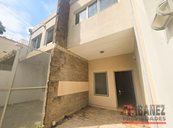 Casa · 225m² · 6 Ambientes · 2 Cocheras