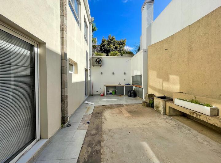Casa · 225m² · 7 Ambientes · 3 Cocheras