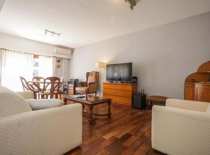 Casa · 266m² · 5 Ambientes · 2 Cocheras