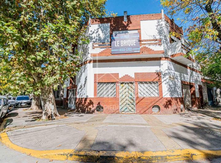 Casa · 240m² · 5 Ambientes