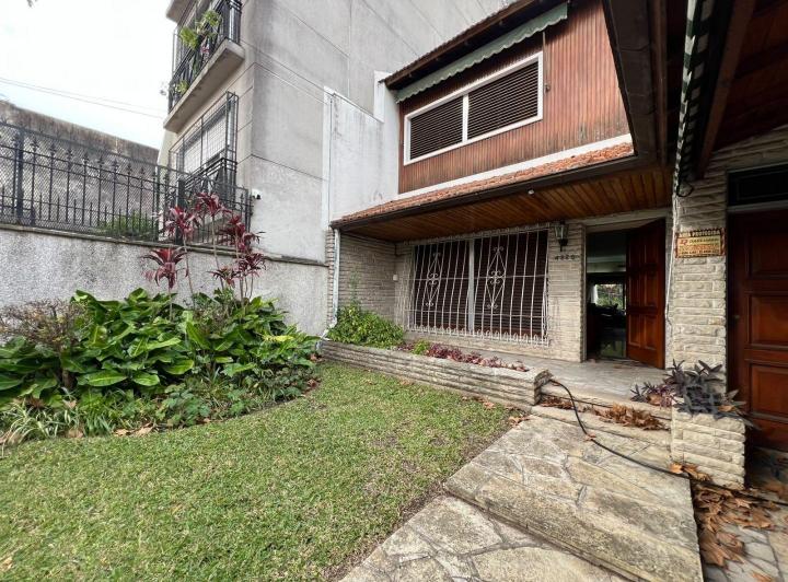 Casa · 272m² · 5 Ambientes · 1 Cochera