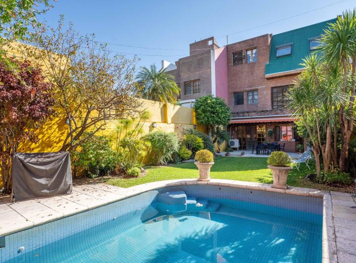 Casa · 496m² · 6 Ambientes · 3 Cocheras
