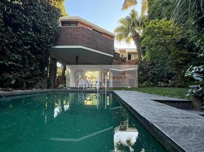 Casa · 305m² · 5 Ambientes · 2 Cocheras