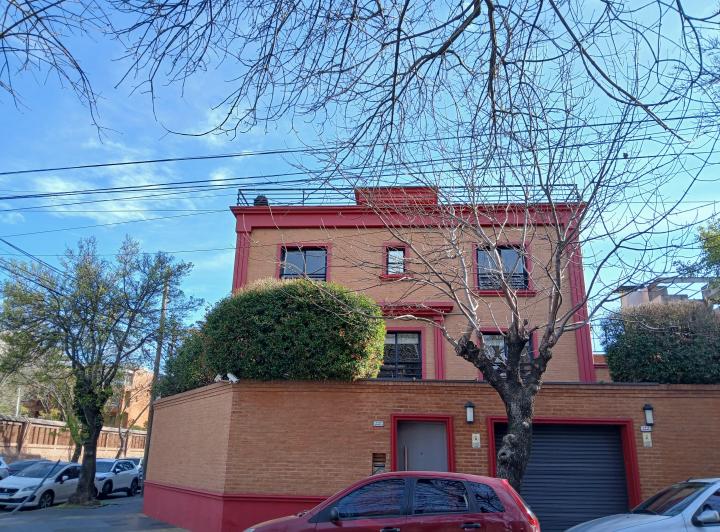 Casa · 256m² · 5 Ambientes · 3 Cocheras