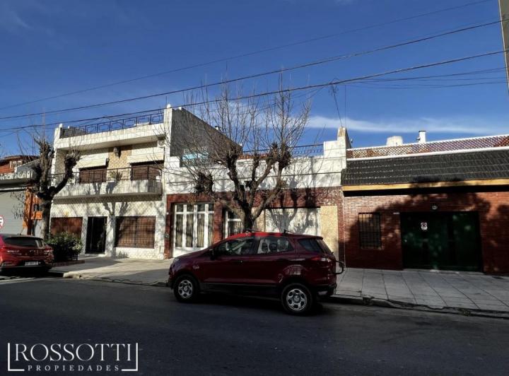 Casa · 194m² · 4 Ambientes · 2 Cocheras
