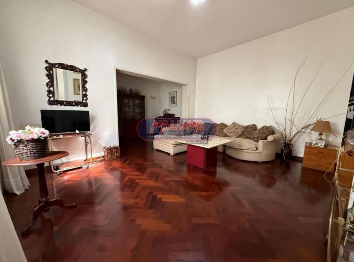 Casa · 200m² · 5 Ambientes