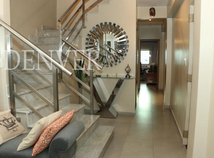 Casa · 390m² · 7 Ambientes · 4 Cocheras