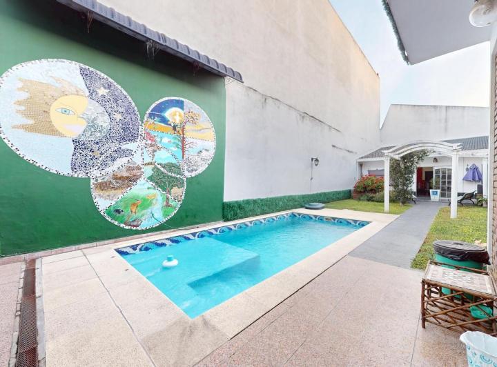 Casa · 220m² · 7 Ambientes · 2 Cocheras