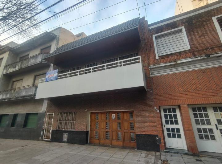 Casa · 250m² · 5 Ambientes · 2 Cocheras
