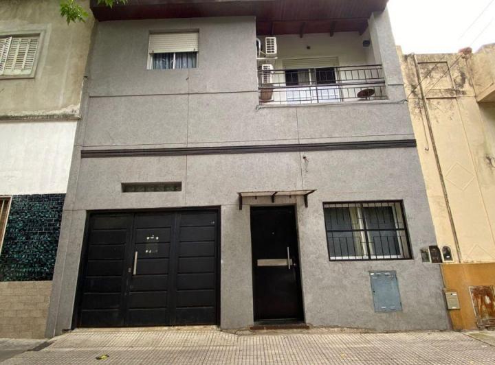 Casa · 90m² · 4 Ambientes · 2 Cocheras