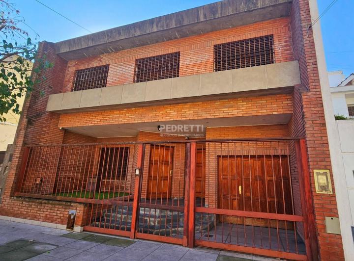 Casa · 275m² · 7 Ambientes · 1 Cochera