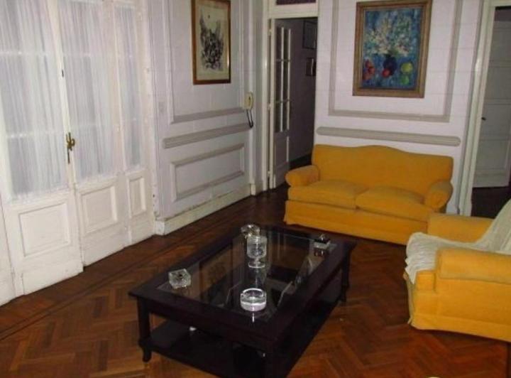 Casa · 370m² · 7 Ambientes · 3 Cocheras