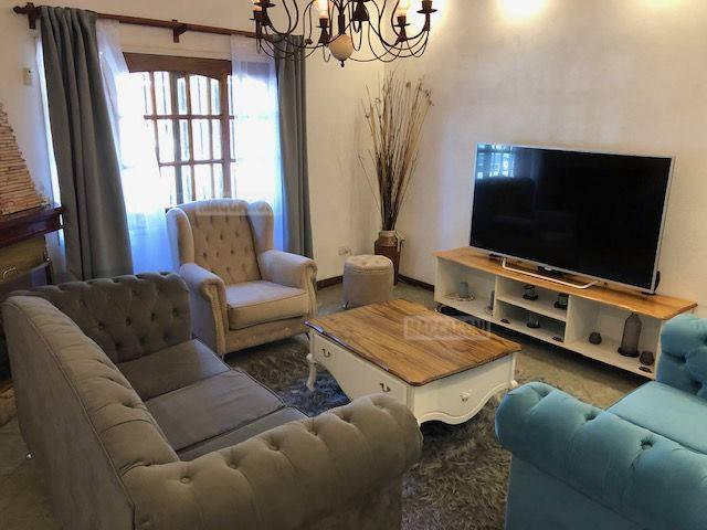 Casa · 220m² · 5 Ambientes