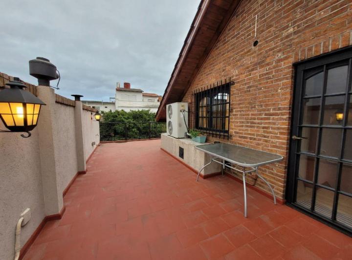 Casa · 231m² · 5 Ambientes · 1 Cochera