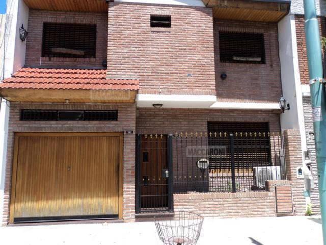 Casa · 180m² · 4 Ambientes · 1 Cochera