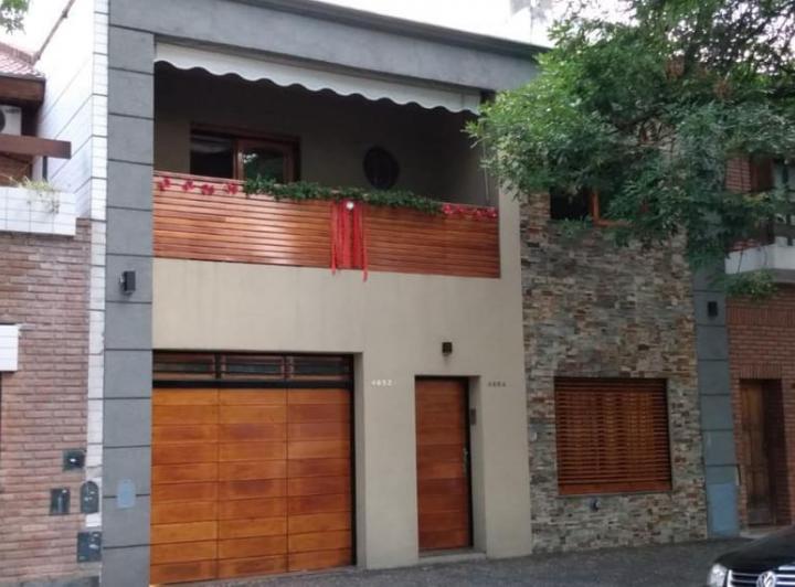 Casa · 210m² · 5 Ambientes · 2 Cocheras
